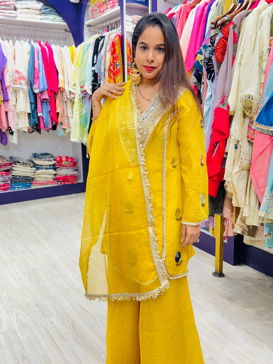 "Aabroo" - 3 Piece Suit with Stole Size Dupatta
